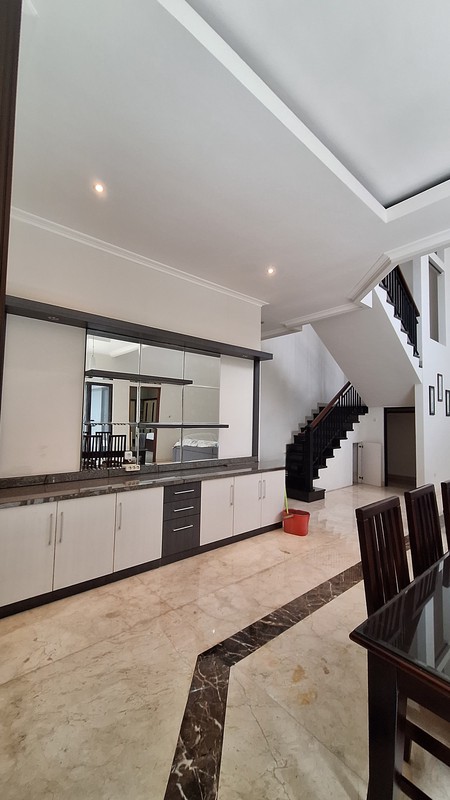 Disewakan Private Pool Rumah Satelit Indah - Sukomanunggal - Surabaya Barat - Full Furnished Dekat Chofa, Taman Hunian Satelit, Darmo Harapan.