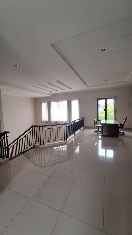 Disewakan Private Pool Rumah Satelit Indah - Sukomanunggal - Surabaya Barat - Full Furnished Dekat Chofa, Taman Hunian Satelit, Darmo Harapan.