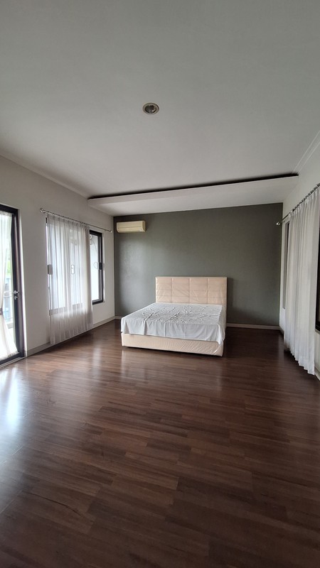 Disewakan Private Pool Rumah Satelit Indah - Sukomanunggal - Surabaya Barat - Full Furnished Dekat Chofa, Taman Hunian Satelit, Darmo Harapan.