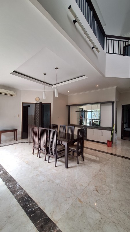 Disewakan Private Pool Rumah Satelit Indah - Sukomanunggal - Surabaya Barat - Full Furnished Dekat Chofa, Taman Hunian Satelit, Darmo Harapan.