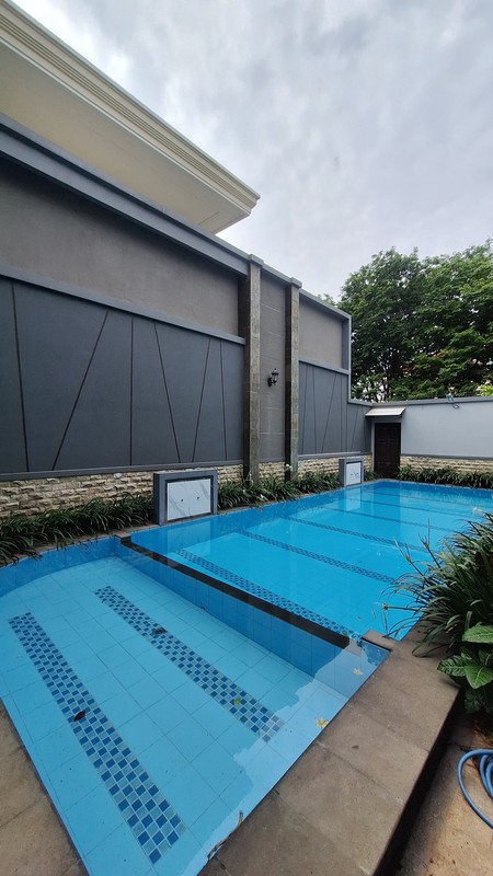 Disewakan Private Pool Rumah Satelit Indah - Sukomanunggal - Surabaya Barat - Full Furnished Dekat Chofa, Taman Hunian Satelit, Darmo Harapan.