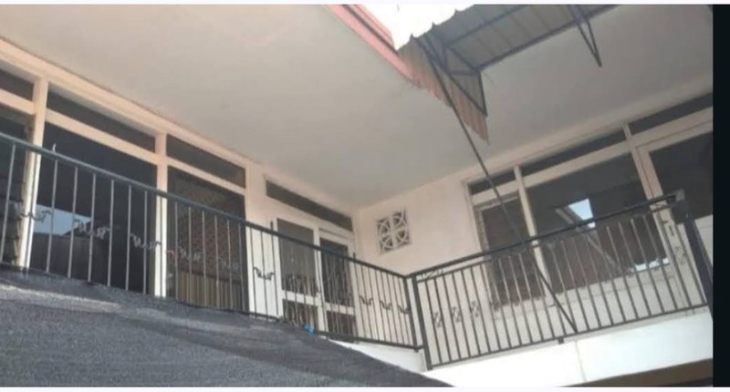 DIJUAL CEPAT RUMAH LAMA LEBAK ARUM SURABAYA