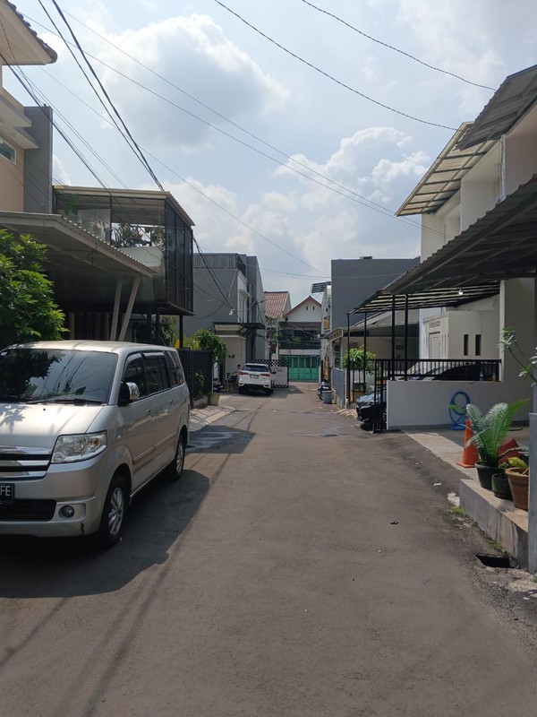 Rumah 2 lantai siap huni Timbul Raya Jakarta Selatan 