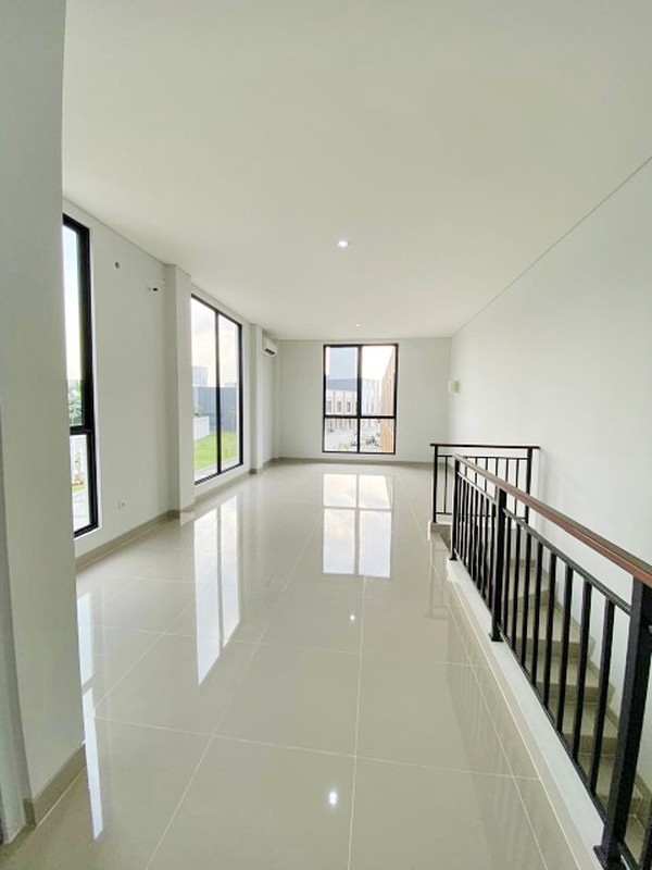 Ruko Brand New Siap untuk Ruang Usaha di Illago Gading Serpong 