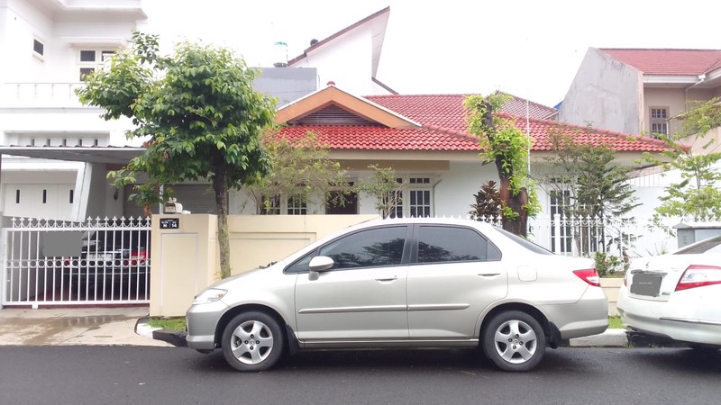 Rumah Cantik, Lingkungan Nyaman Asri, Di Jalan Utama Komplek Kalibata Indah, Dekat Kalibata City.