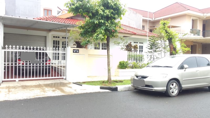 Rumah Cantik, Lingkungan Nyaman Asri, Di Jalan Utama Komplek Kalibata Indah, Dekat Kalibata City.