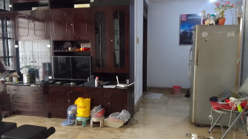 Rumah Cantik, Lingkungan Nyaman Asri, Di Jalan Utama Komplek Kalibata Indah, Dekat Kalibata City.