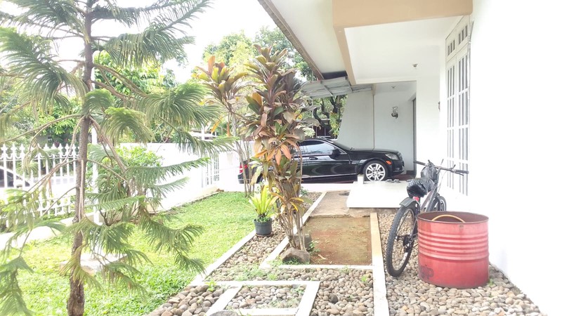Rumah Cantik, Lingkungan Nyaman Asri, Di Jalan Utama Komplek Kalibata Indah, Dekat Kalibata City.