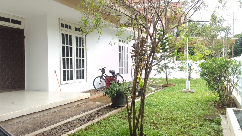 Rumah Cantik, Lingkungan Nyaman Asri, Di Jalan Utama Komplek Kalibata Indah, Dekat Kalibata City.