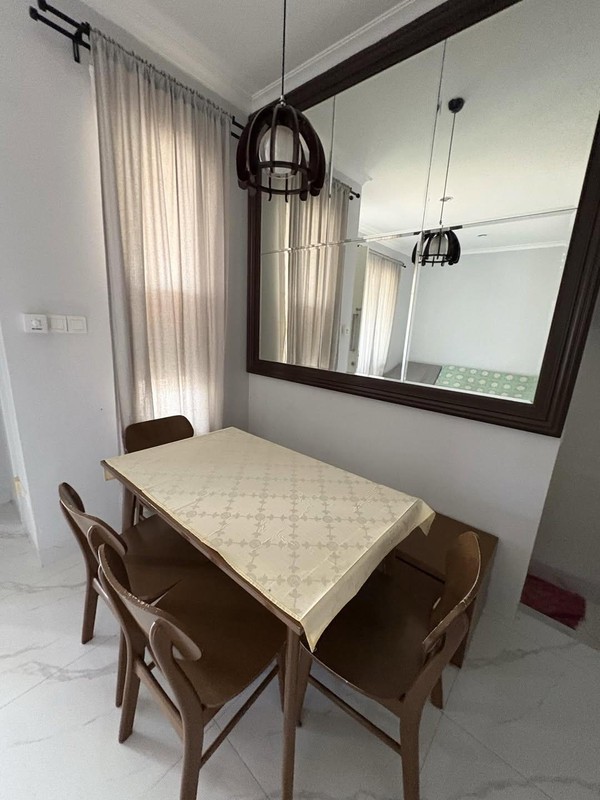 Flash Sale. Rumah rapih terawat Malibu Village, Gading Serpong