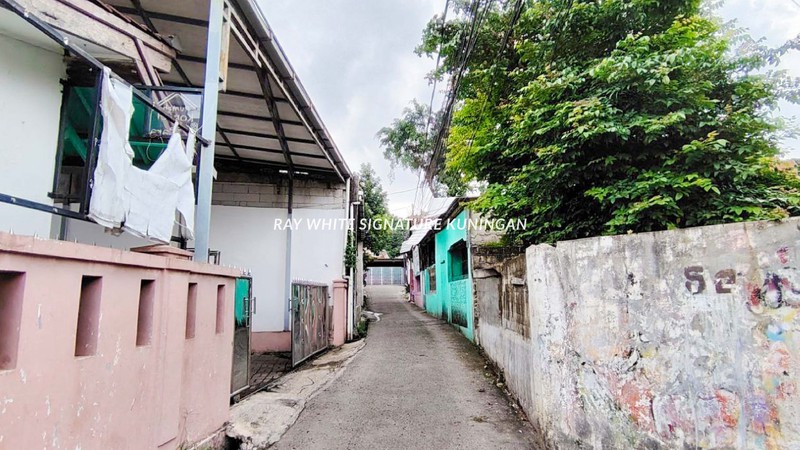 Rumah Lama Terawat Lokasi Strategis di Jalan Jeruk Jagakarsa 