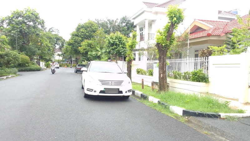 Rumah Cantik, Lingkungan Nyaman Asri, Di Jalan Utama Komplek Kalibata Indah, Dekat Kalibata City.