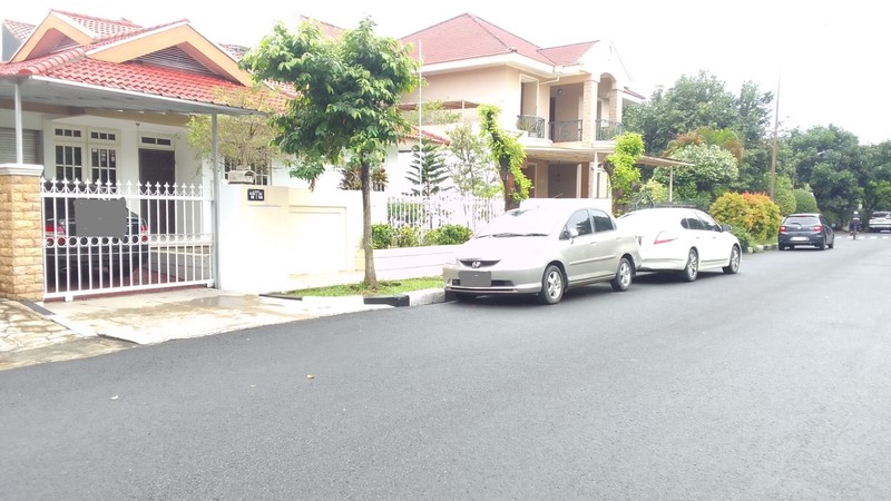 Rumah Cantik, Lingkungan Nyaman Asri, Di Jalan Utama Komplek Kalibata Indah, Dekat Kalibata City.