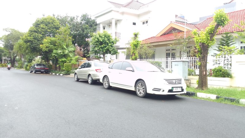 Rumah Cantik, Lingkungan Nyaman Asri, Di Jalan Utama Komplek Kalibata Indah, Dekat Kalibata City.