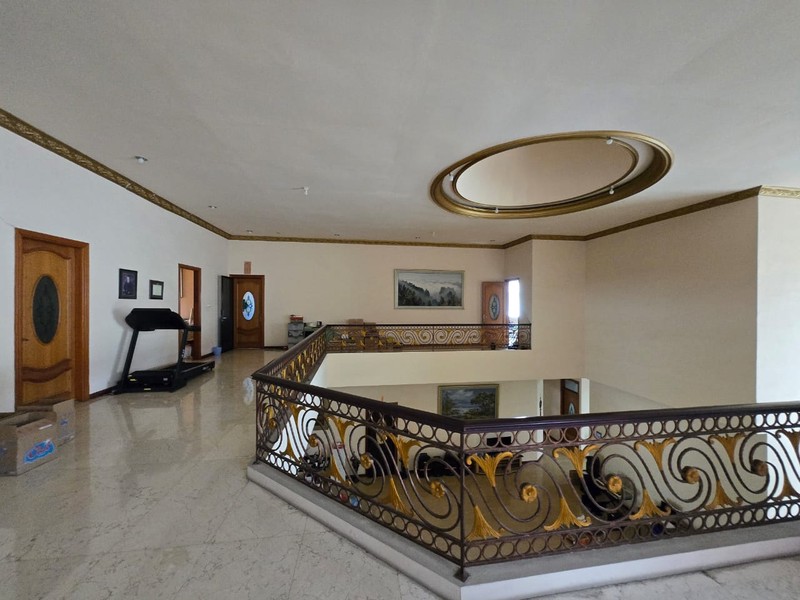 Dijual Rumah Mewah Dharmahusada Indah Barat III Surabaya 