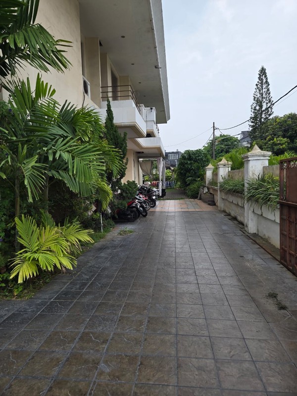 Dijual Rumah Mewah Dharmahusada Indah Barat III Surabaya 