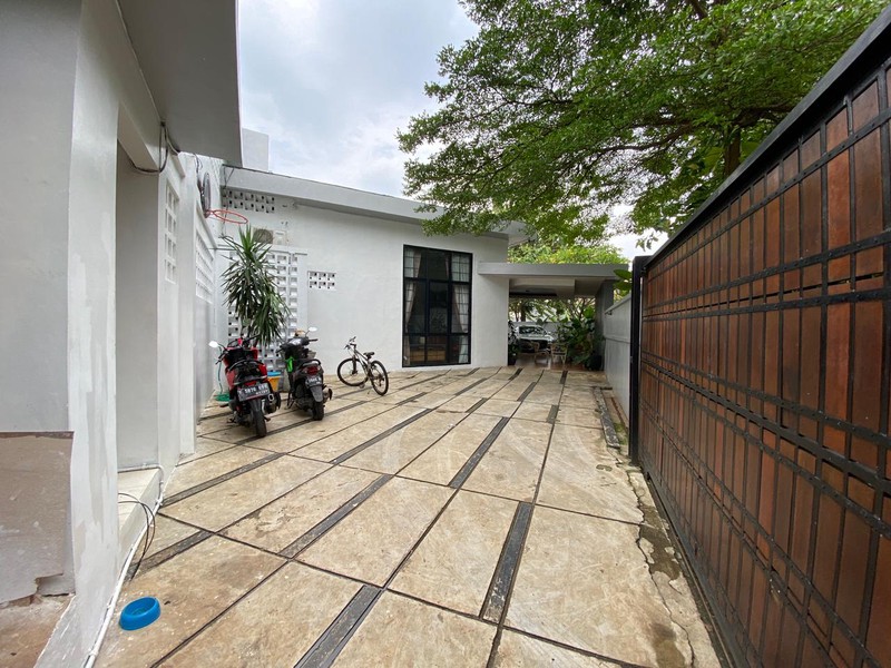 Cinere blok a luas 550 rumah private swimpool kompek depan cinmal