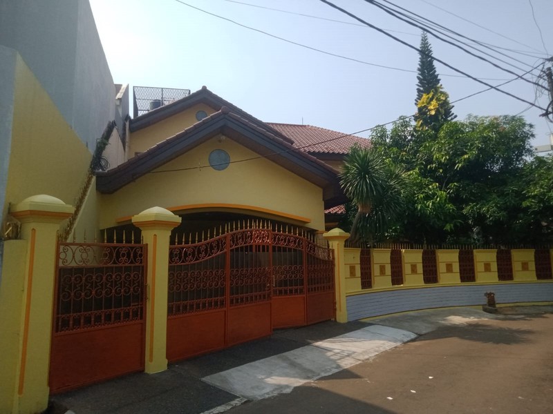 Rumah komplek Bumi Pusaka Cinere, asri dan nyaman...