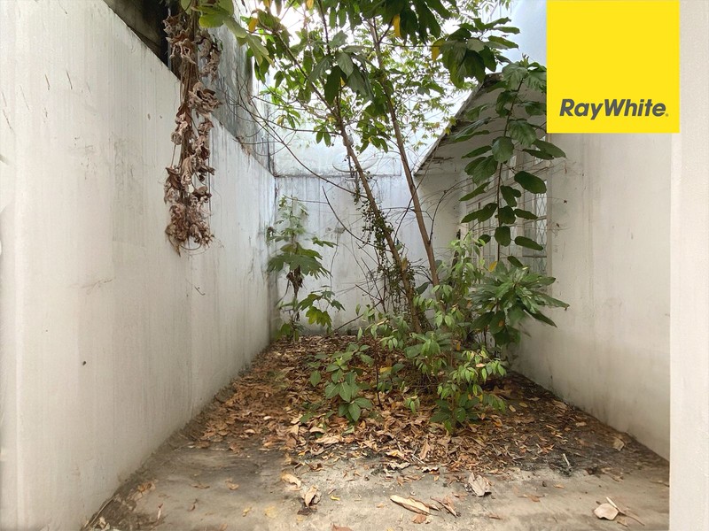 Rumah Depan Taman di Kota Wisata Cibubur