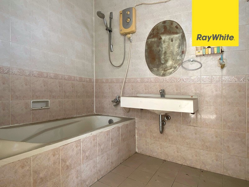 Rumah Depan Taman di Kota Wisata Cibubur