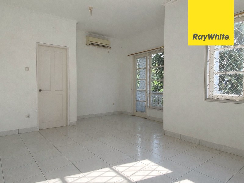 Rumah Depan Taman di Kota Wisata Cibubur