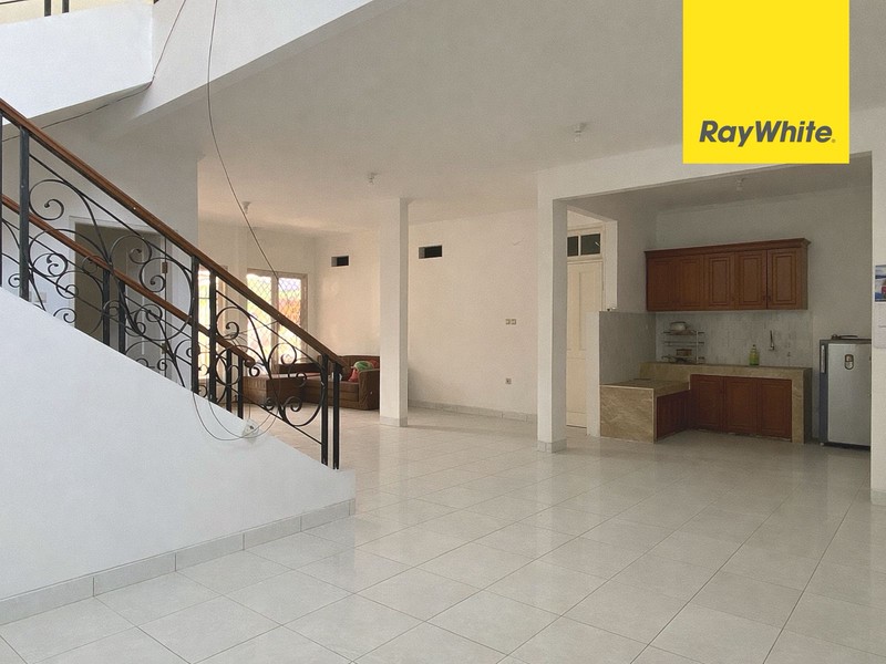 Rumah Depan Taman di Kota Wisata Cibubur