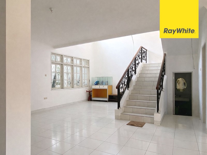 Rumah Depan Taman di Kota Wisata Cibubur