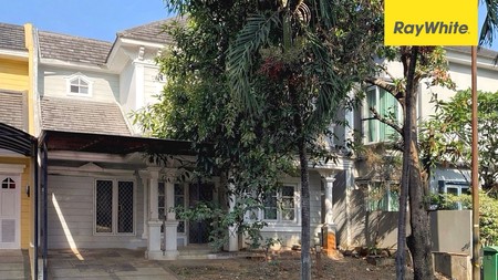 Rumah Depan Taman di Kota Wisata Cibubur