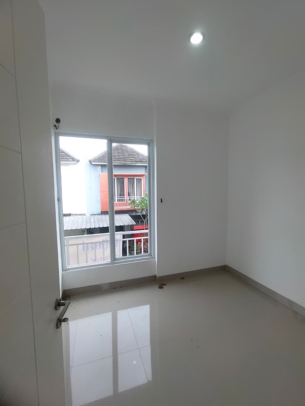 RUMAH STRATEGIS DI WELLINGTON RESIDENCE