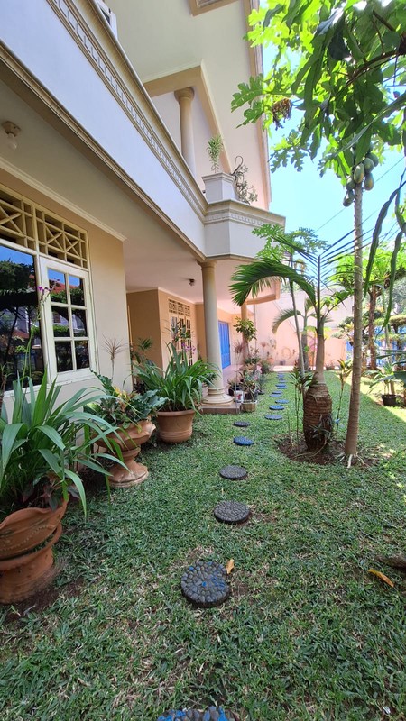 Rumah Siap Huni dengan halaman luas di Cluster Garuda Bintaro, Jakarta Selatan