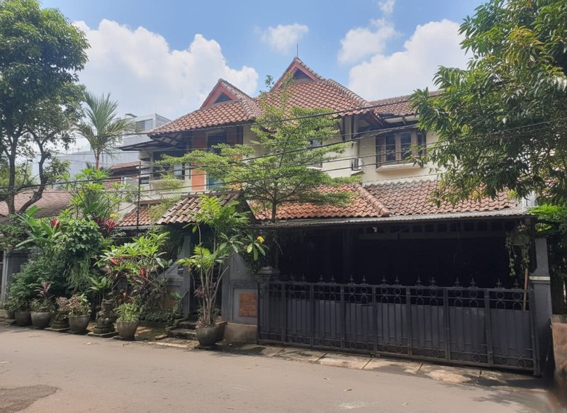 Rumah 2 Lantai Lokasi Strategis di Hang Jebat Kebayoran Baru 