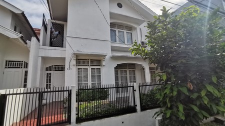 Rumah Rapih, Apik, Nyaman dan Asri di Bintaro