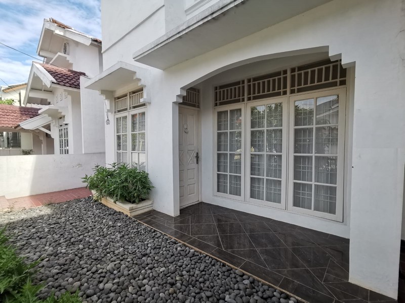 Rumah Rapih, Apik, Nyaman dan Asri di Bintaro