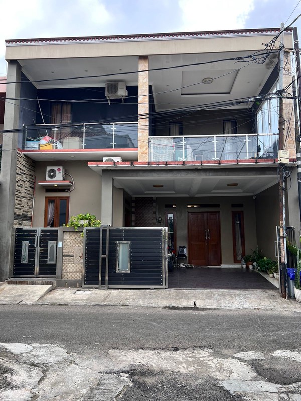 Rumah 2 Lantai Siap Huni dengan Hunian Nyaman dan Asri di Pinang, Tangerang