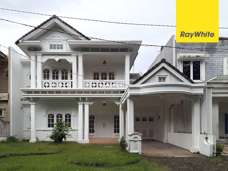 Rumah Besar dengan 4 Kamar Tidur di Kota Wisata Cibubur