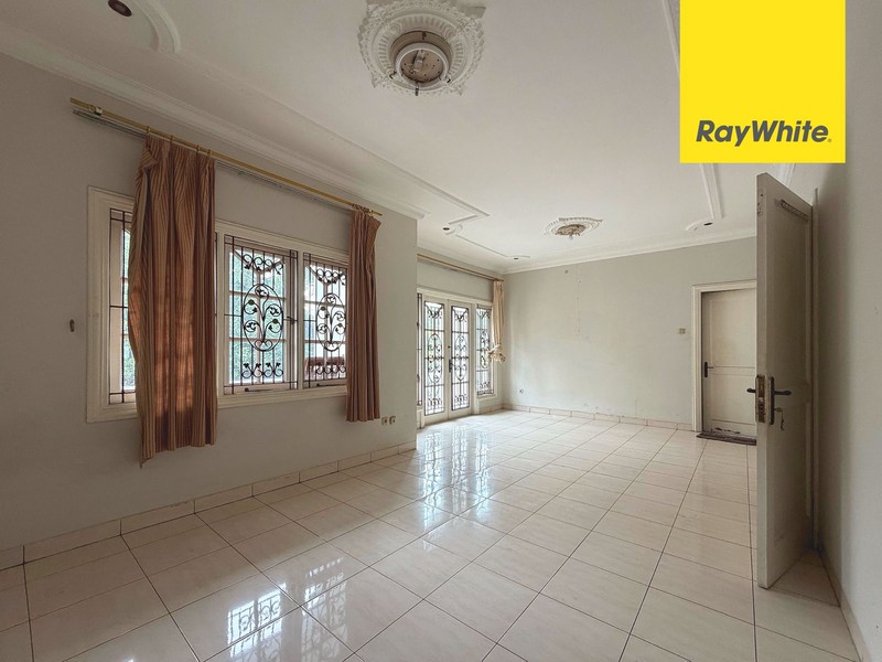Rumah Besar dengan 4 Kamar Tidur di Kota Wisata Cibubur