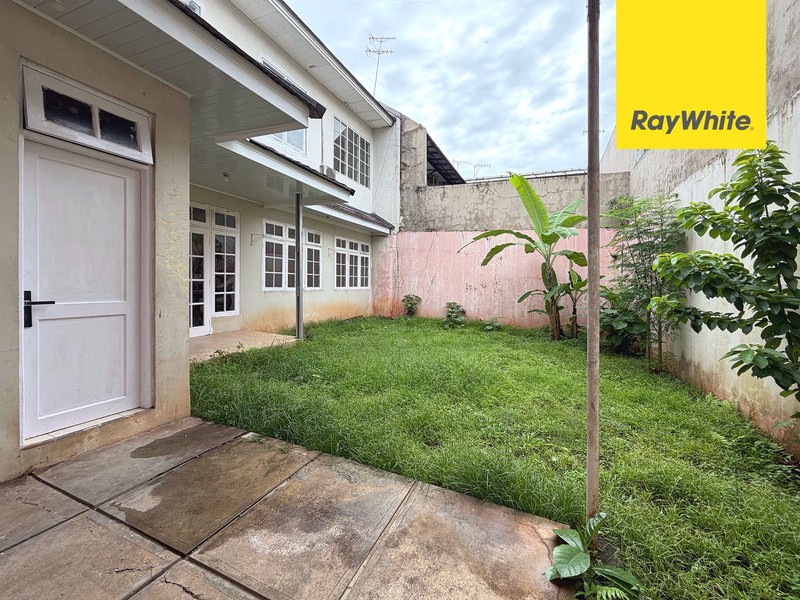 Rumah Besar dengan 4 Kamar Tidur di Kota Wisata Cibubur