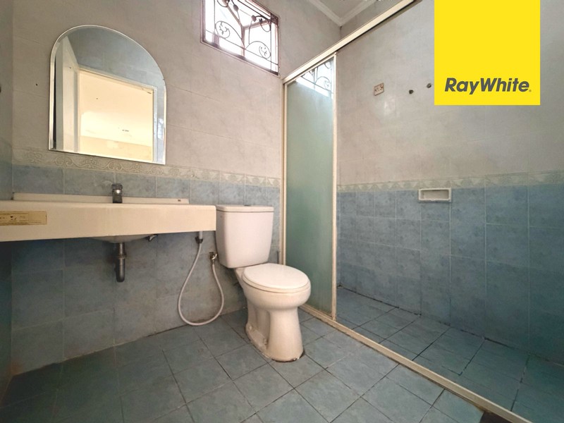 Rumah Besar dengan 4 Kamar Tidur di Kota Wisata Cibubur