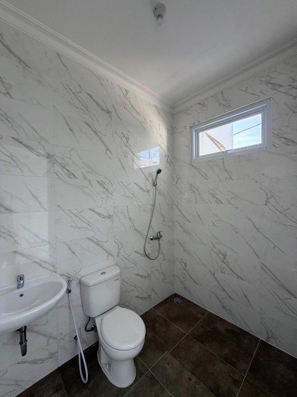 TURUN HARGA! Dijual Rumah Baru Modern Minimalis Bukit Palma Surabaya  