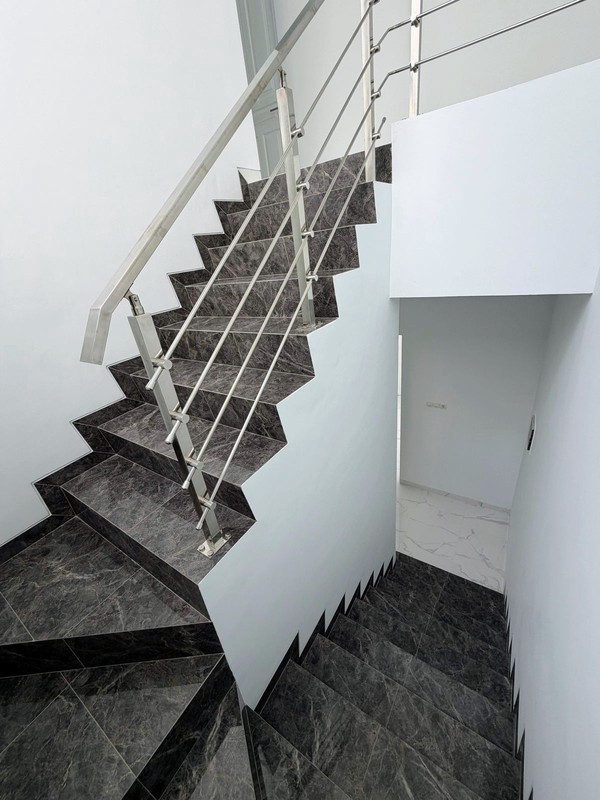 TURUN HARGA! Dijual Rumah Baru Modern Minimalis Bukit Palma Surabaya  