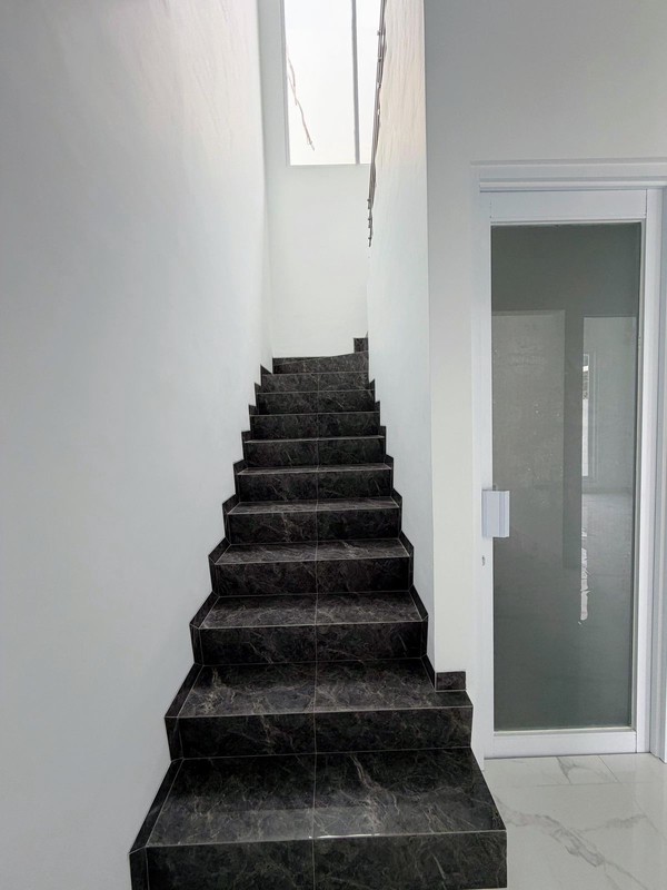 TURUN HARGA! Dijual Rumah Baru Modern Minimalis Bukit Palma Surabaya  