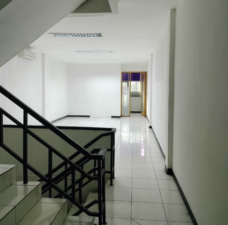 Ruko 3 Lantai Kawasan Komersial Ramai Usaha Di Jalan Raya Pasar Minggu, Pancoran Dekat MT Haryono