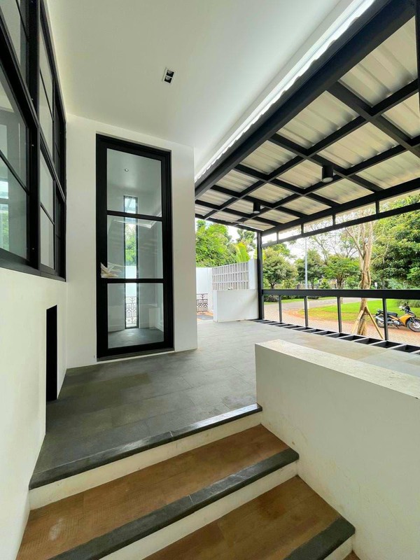 Rumah 2 Lantai Siap Huni dengan Lokasi Premium di daerah Bintaro Sektor 9