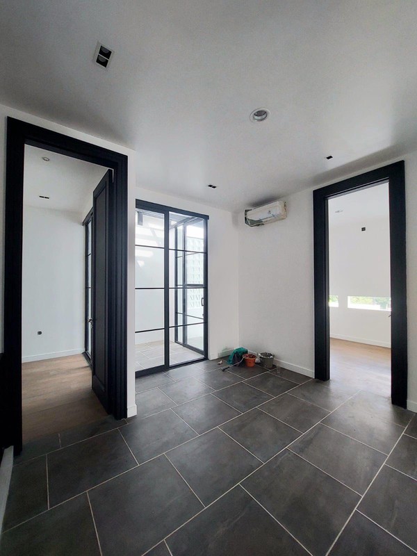 Rumah 2 Lantai Siap Huni dengan Lokasi Premium di daerah Bintaro Sektor 9