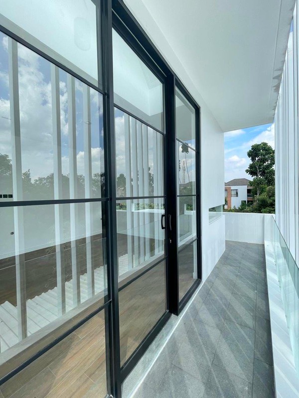 Rumah 2 Lantai Siap Huni dengan Lokasi Premium di daerah Bintaro Sektor 9