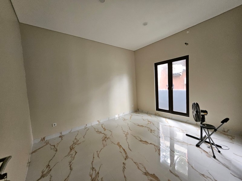 Rumah baru di Hoek kondisi siap huni di Cluster Champaca Residence, Rempoa