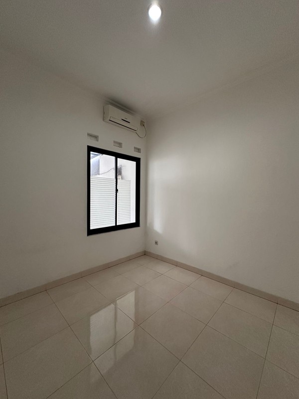 Rumah Rapih, Terawat, Lingkungan aman dan nyaman di Bintaro