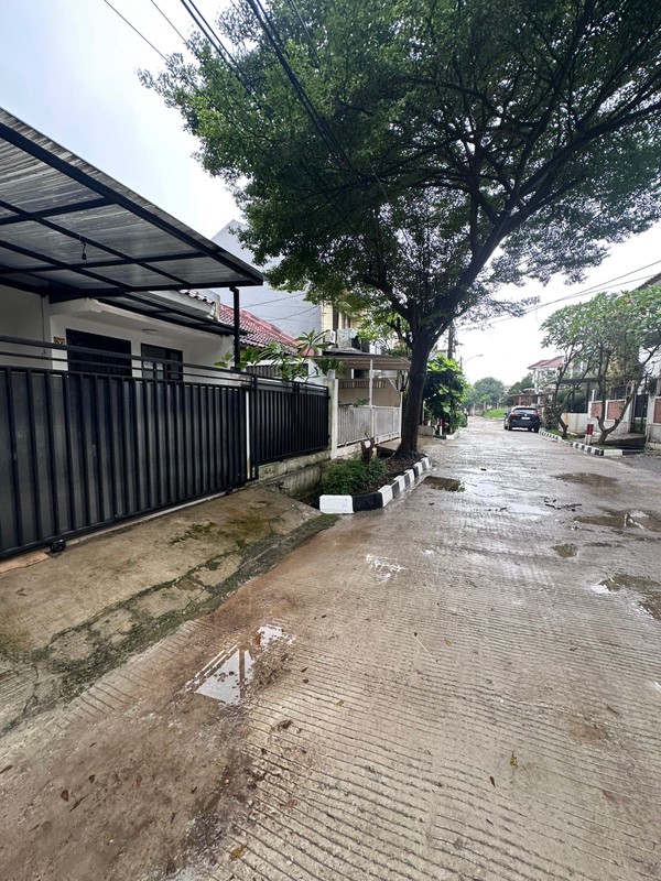 Rumah Rapih, Terawat, Lingkungan aman dan nyaman di Bintaro