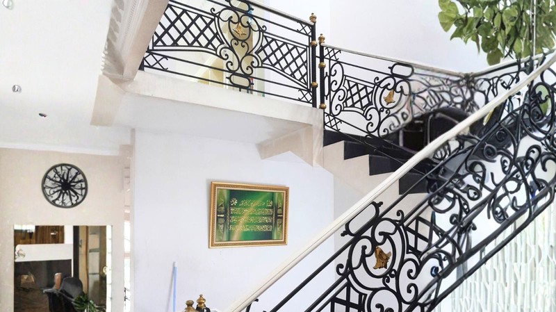 Dijual Rumah Mewah 3 Lantai Jatinegara Baru Jaktim