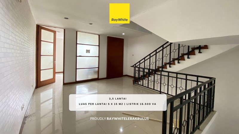 Disewakan Ruko Strategis 3,5 Lantai Depan di Plaza 3 Pondok Indah! Cocok untuk kantor atau tempat usaha!